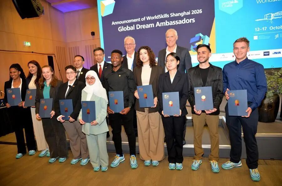 织主席弗朗, 推动全球青 织主席弗朗, 推动全球青