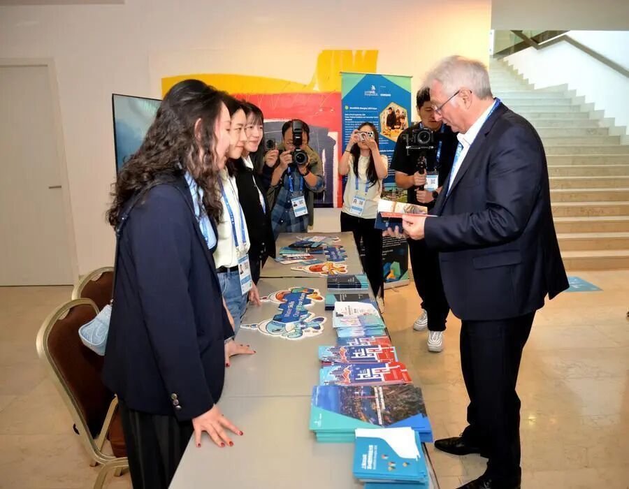 新华社记者, 对接 新华社记者, 对接